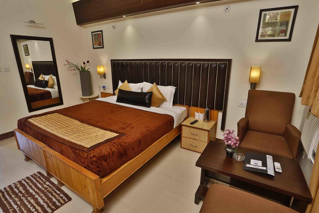 Harshikhar Hotel Bhīm Tāl Extérieur photo