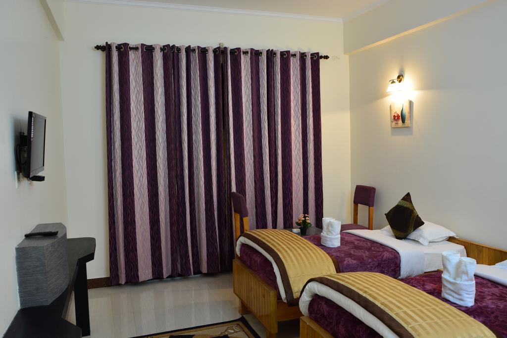 Harshikhar Hotel Bhīm Tāl Chambre photo