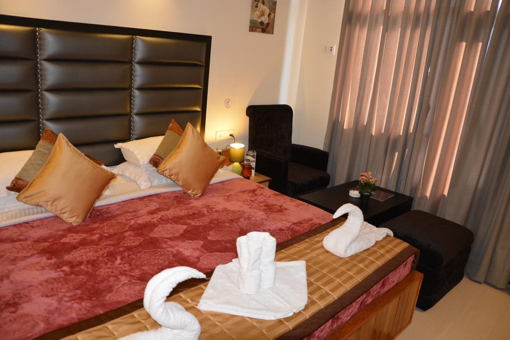 Harshikhar Hotel Bhīm Tāl Chambre photo