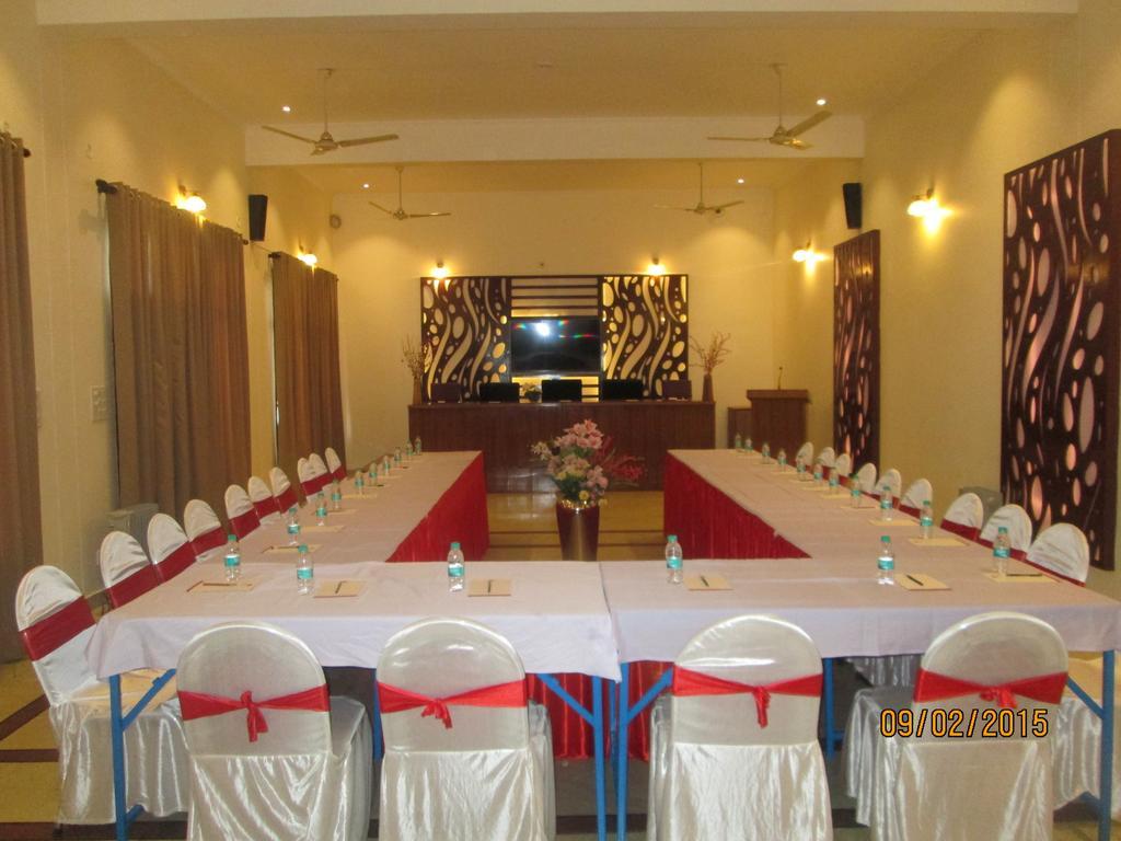 Harshikhar Hotel Bhīm Tāl Extérieur photo