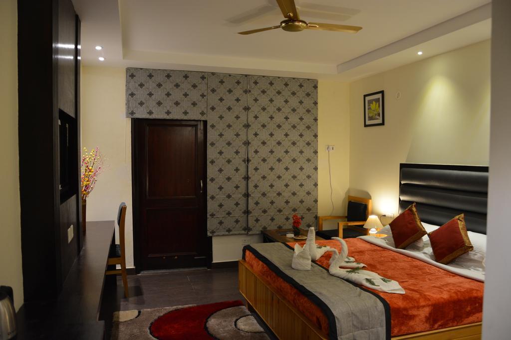 Harshikhar Hotel Bhīm Tāl Extérieur photo
