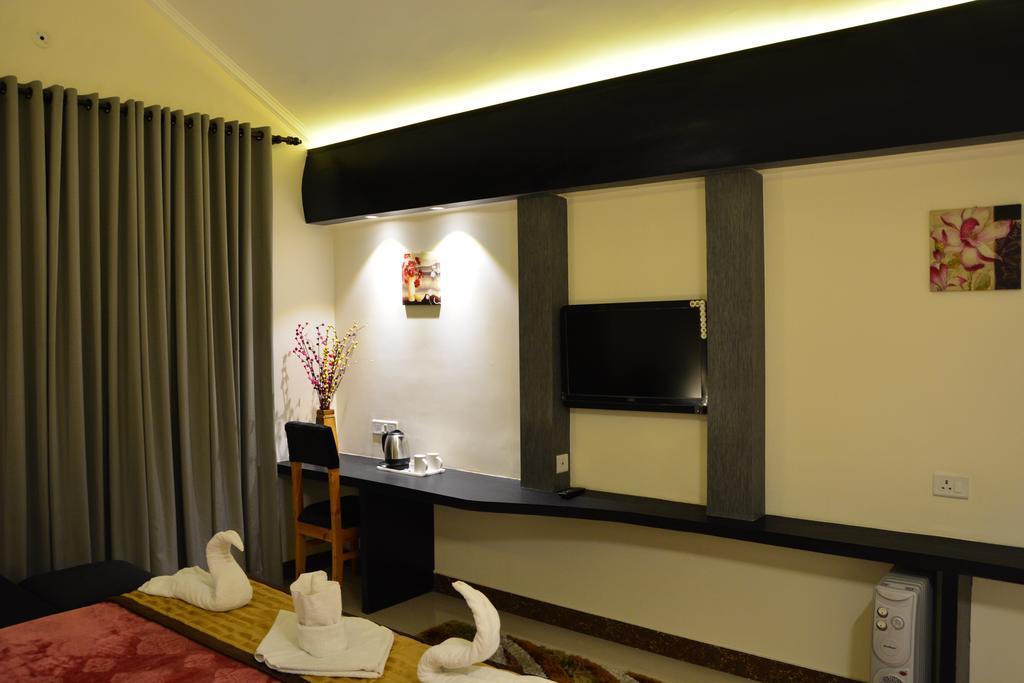 Harshikhar Hotel Bhīm Tāl Chambre photo