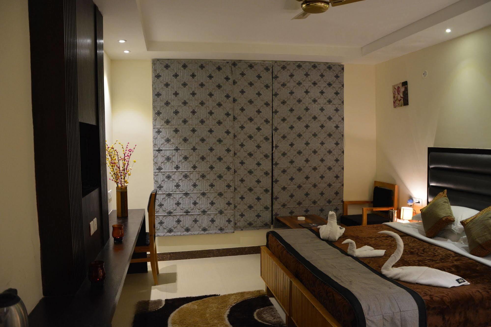 Harshikhar Hotel Bhīm Tāl Extérieur photo