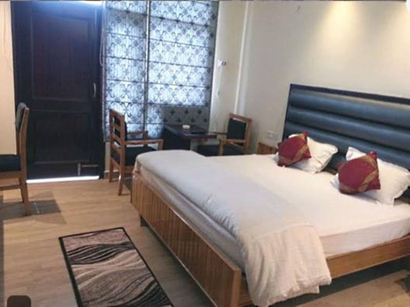 Harshikhar Hotel Bhīm Tāl Extérieur photo
