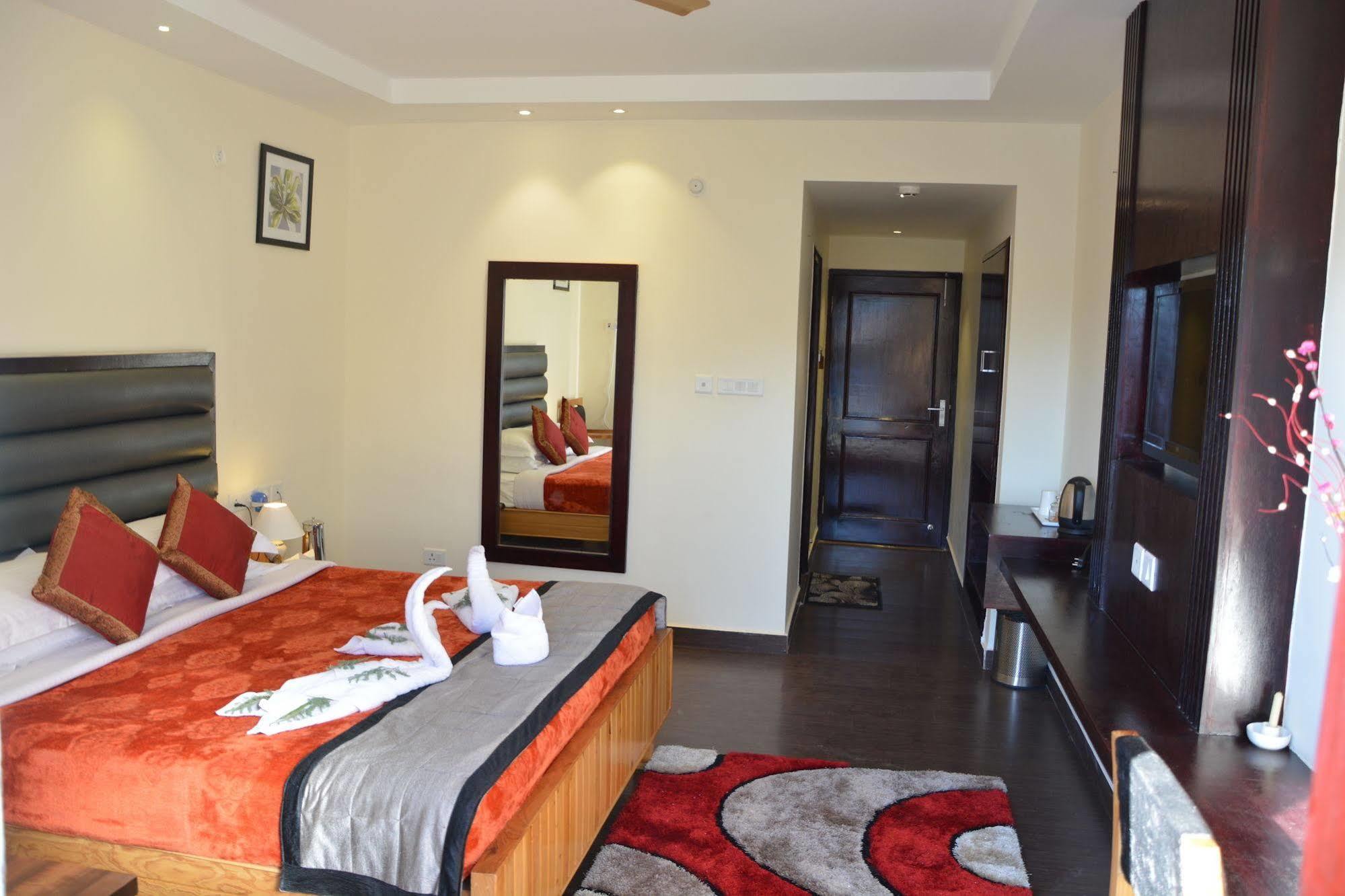 Harshikhar Hotel Bhīm Tāl Extérieur photo