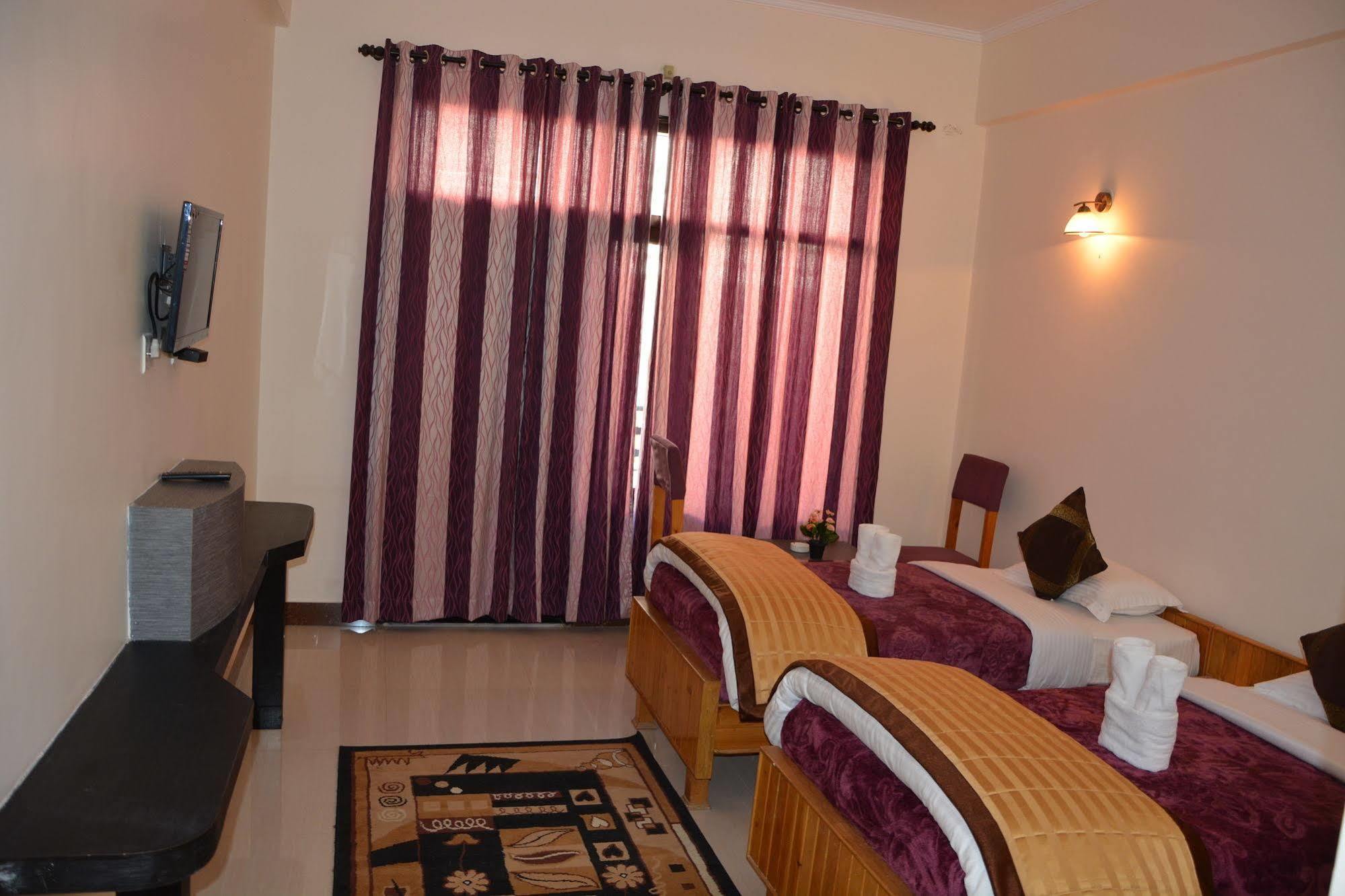 Harshikhar Hotel Bhīm Tāl Extérieur photo