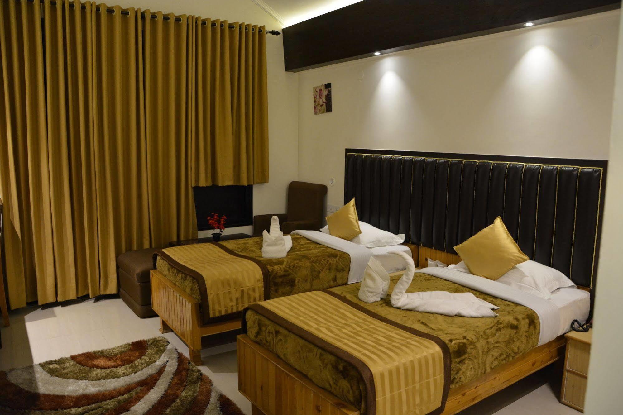 Harshikhar Hotel Bhīm Tāl Extérieur photo