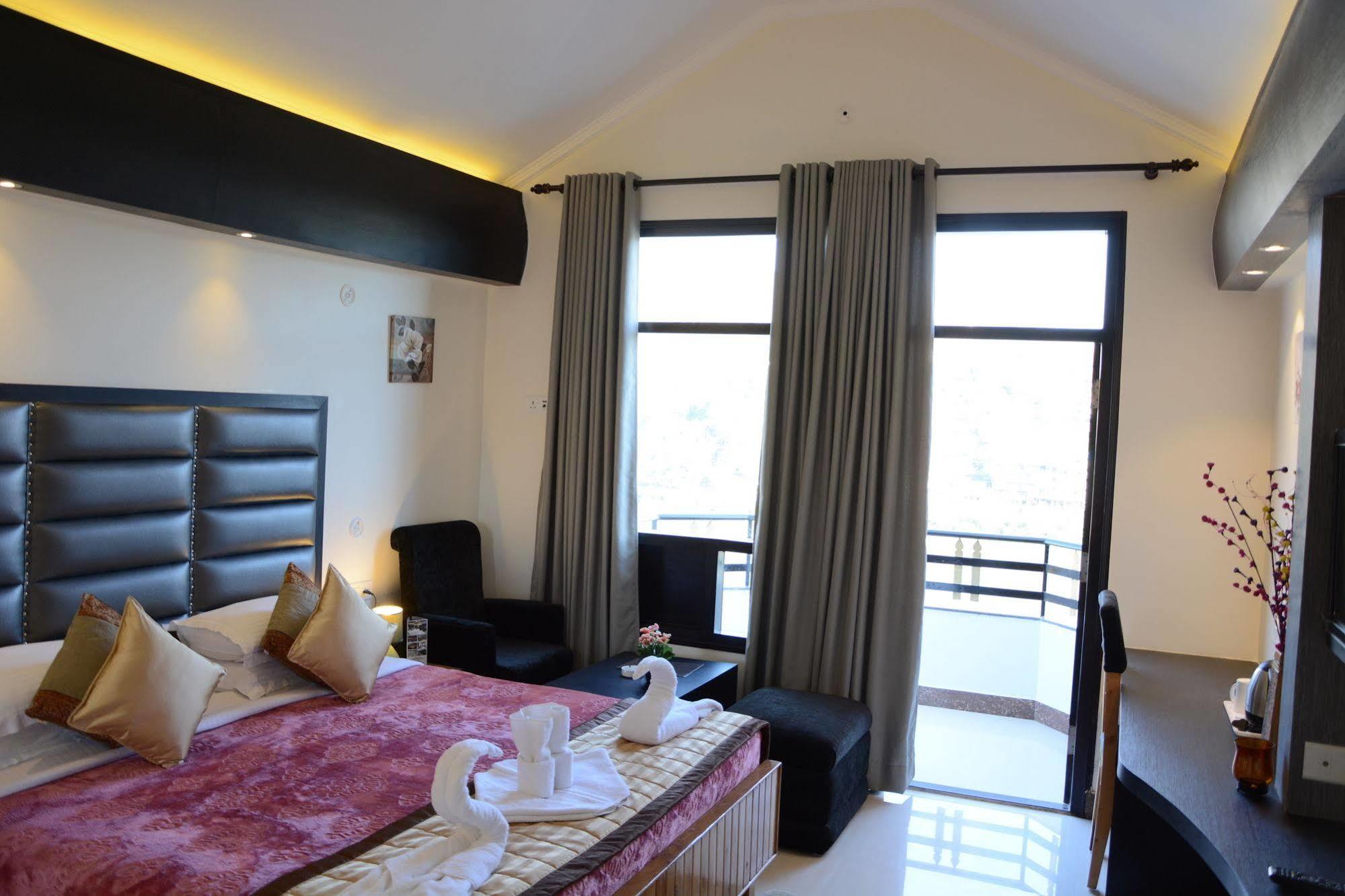 Harshikhar Hotel Bhīm Tāl Extérieur photo