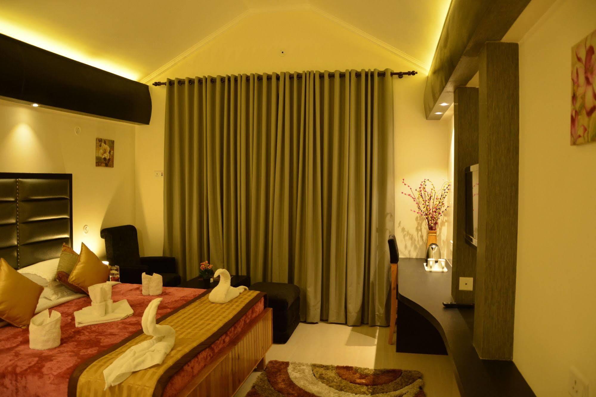 Harshikhar Hotel Bhīm Tāl Extérieur photo