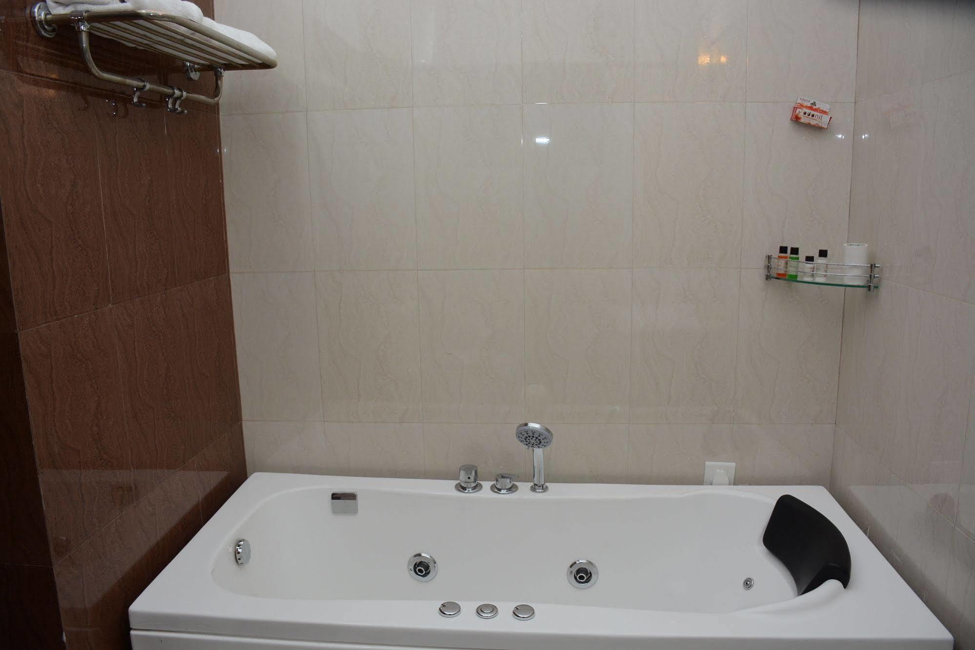 Harshikhar Hotel Bhīm Tāl Extérieur photo